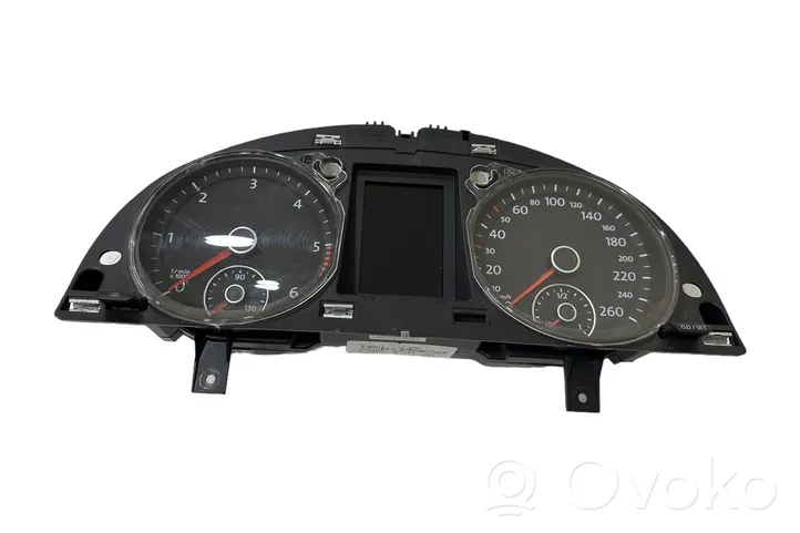 Volkswagen PASSAT B7 Speedometer (instrument cluster) 3AA920870A