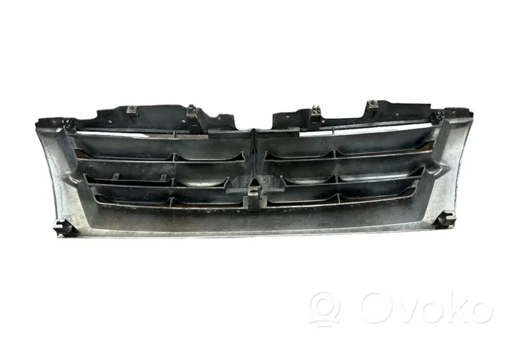 Mitsubishi Pajero Grille calandre supérieure de pare-chocs avant MR387981