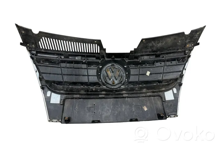 Volkswagen PASSAT B6 Etupuskurin ylempi jäähdytinsäleikkö 3C0853651T