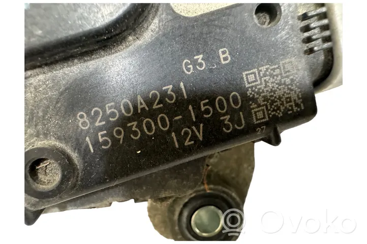 Mitsubishi Colt Motor y varillaje del limpiaparabrisas delantero 8250A231