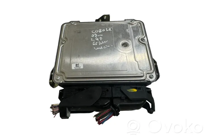 Toyota Corolla E120 E130 Sterownik / Moduł ECU 8966102A90