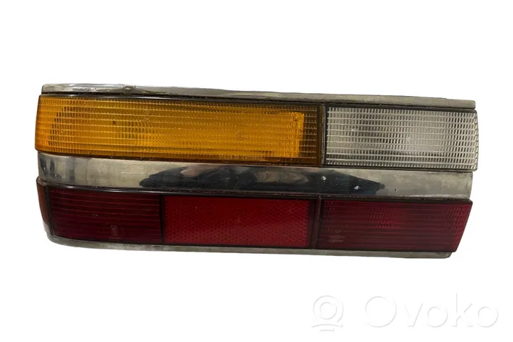 BMW 5 E28 Lampa tylna 53321R7