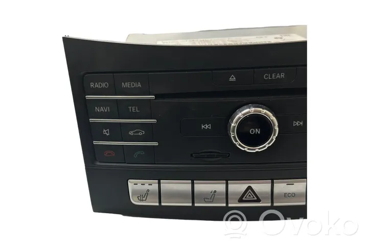 Mercedes-Benz E W212 Unidad delantera de radio/CD/DVD/GPS A2189006307