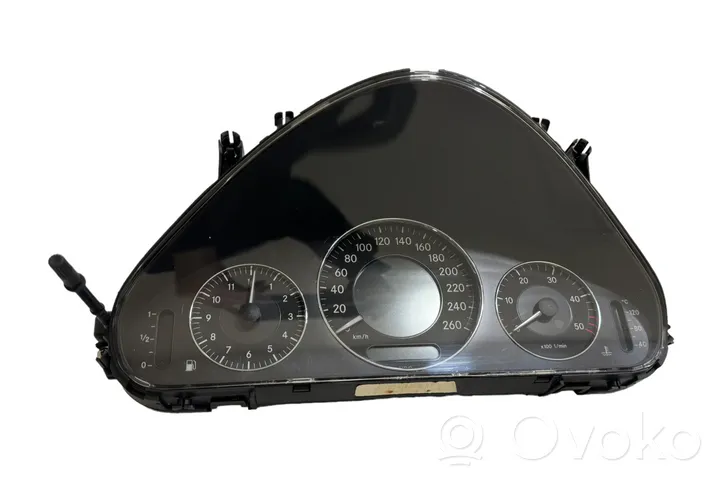 Mercedes-Benz E W211 Speedometer (instrument cluster) A2115408847