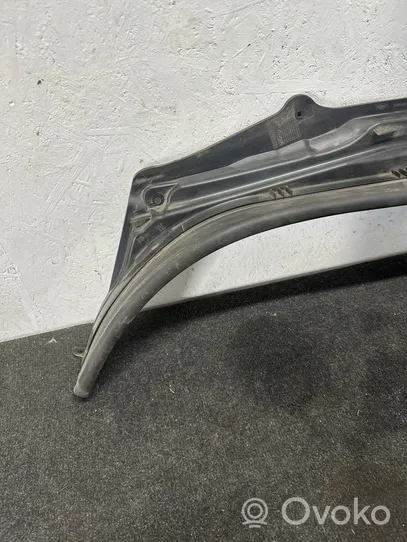 BMW 5 G30 G31 Kita variklio skyriaus detalė 7340207