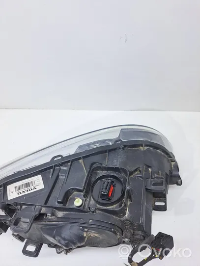 Volvo S60 Lampa przednia 31698828