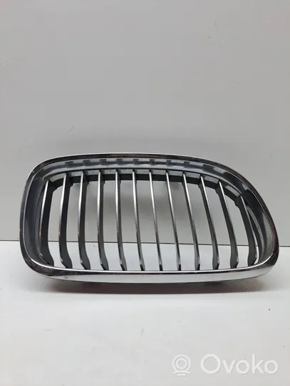 BMW 3 E90 E91 Atrapa chłodnicy / Grill 51137201970