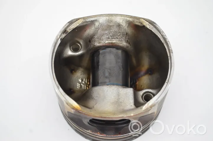 Toyota Avensis T270 Piston 13101WA030