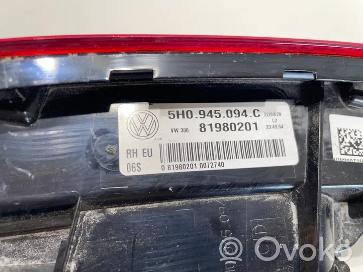 Volkswagen Golf VIII Takaluukun takavalot 5H0945094C