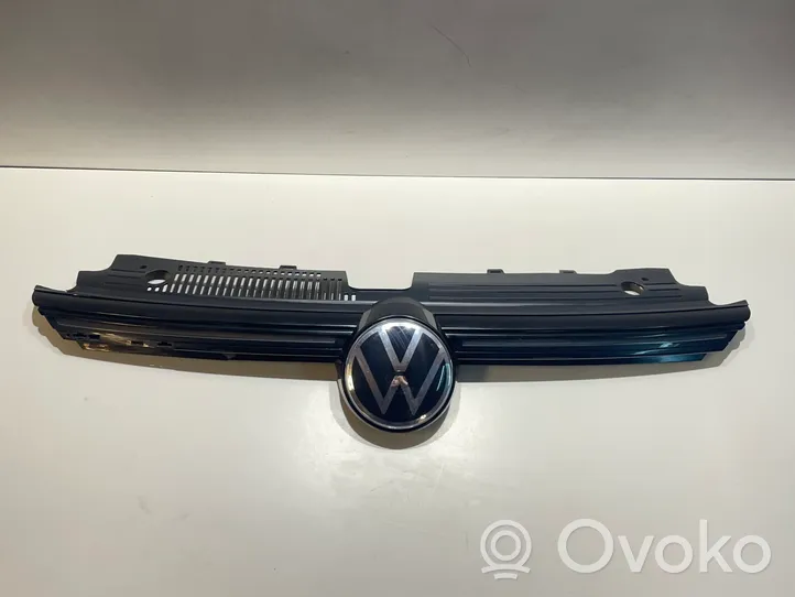 Volkswagen Golf VIII Etupuskurin ylempi jäähdytinsäleikkö 5H0853601G