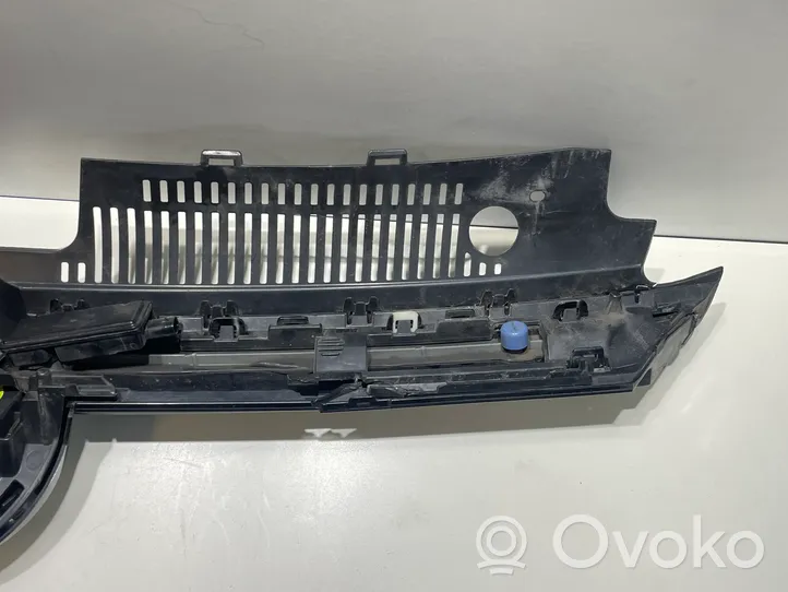 Volkswagen Golf VIII Grille calandre supérieure de pare-chocs avant 5H0853601G