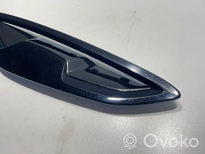 BMW 8 G15 Rivestimento dell’estremità del parafango 7419019