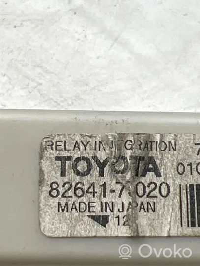 Toyota Prius (XW30) Skrzynka bezpieczników / Komplet 8264177020