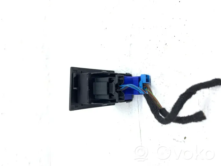 Volkswagen Golf VII Hazard light switch 5G2919225IUU