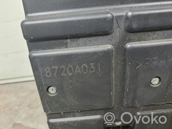 Mitsubishi Pajero Subwoofer-bassokaiutin 8720A031