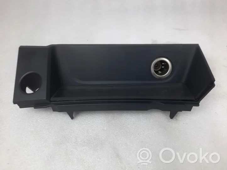 Audi A4 S4 B9 Panel gniazda zapalniczki tylnej tunelu środkowego 8W1864131