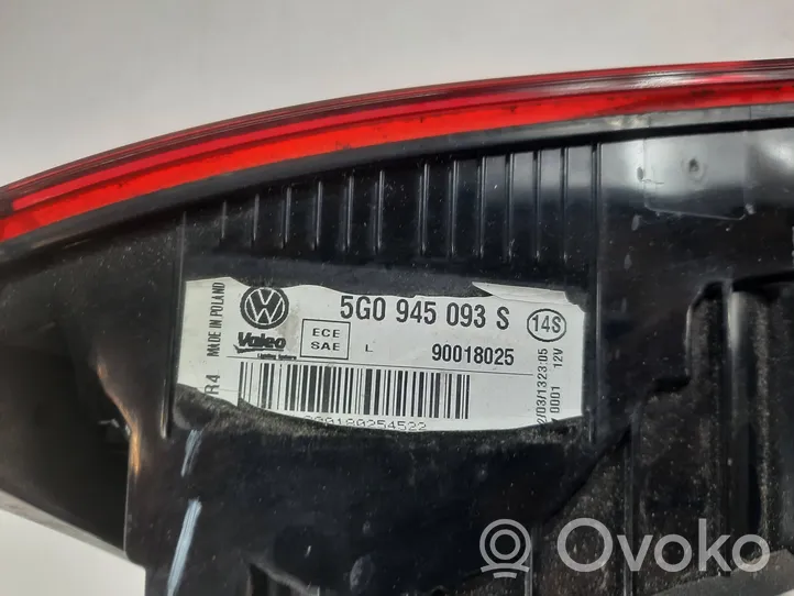 Volkswagen Golf VII Lampy tylnej klapy bagażnika 5G0945093S