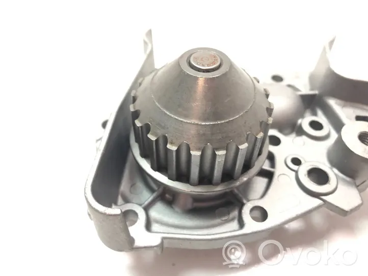 Renault Clio I Water pump 7700866518