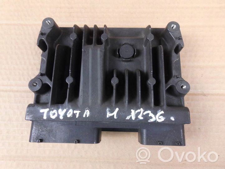 Toyota Camry VIII XV70  Variklio valdymo blokas 8966133Y70