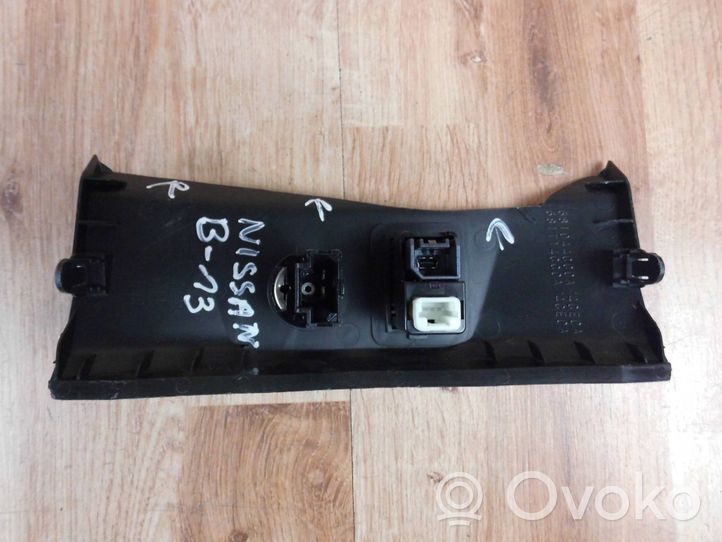 Nissan X-Trail T32 USB socket connector 795405004