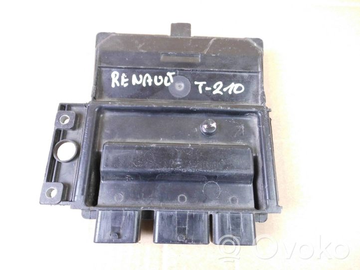 Renault Clio III Calculateur moteur ECU 8200399038