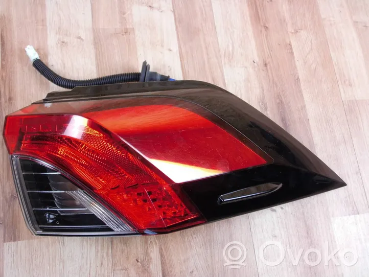 Toyota RAV 4 (XA50) Lampy tylnej klapy bagażnika 8155042230