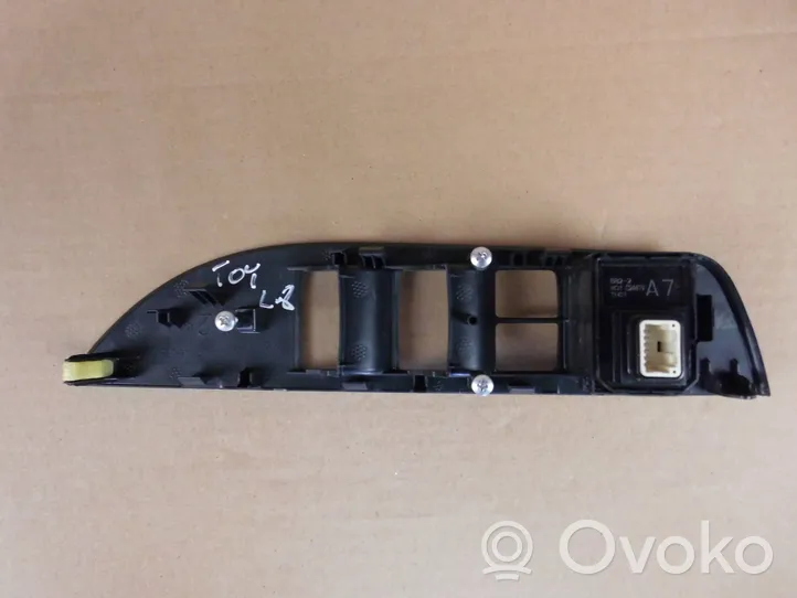 Toyota Corolla E210 E21 Support bouton lève vitre porte avant 7423202J70