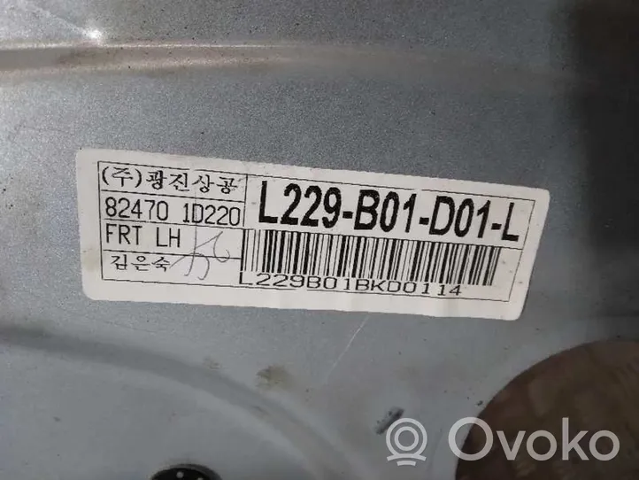 KIA Carens II Manualny podnośnik szyby drzwi przednich 824701DXXX