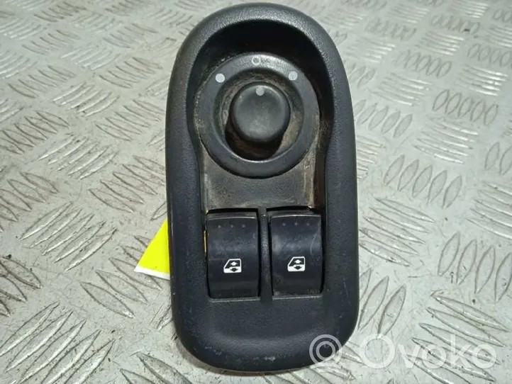 Opel Movano B Electric window control switch 8200637849