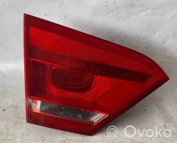 Volkswagen PASSAT B7 USA Lampy tylnej klapy bagażnika 561945093C