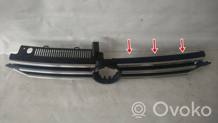 Volkswagen Touran II Front bumper upper radiator grill 5G0853653