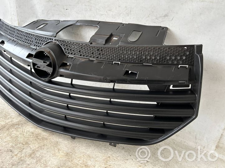 Opel Vivaro Front bumper upper radiator grill 69889896