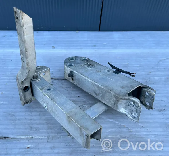 BMW 7 F01 F02 F03 F04 Apatinė dalis radiatorių panelės (televizoriaus) 7186514