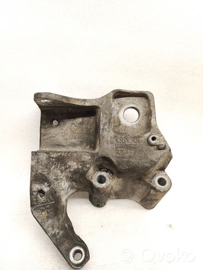 Volvo S60 Engine mounting bracket 31401633