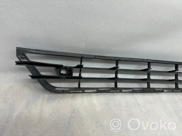 Volvo V60 Etupuskurin alempi jäähdytinsäleikkö 31323859