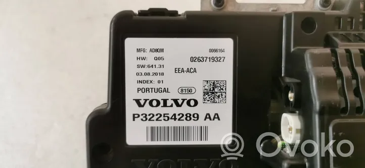Volvo XC90 Licznik / Prędkościomierz P32254289AA