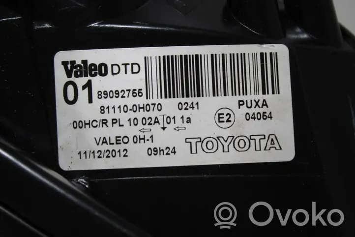 Toyota Aygo AB10 Lampa przednia 811100H070