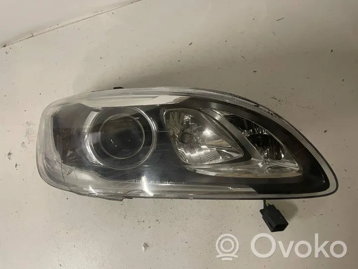 Volvo S60 Lampa przednia 31420254