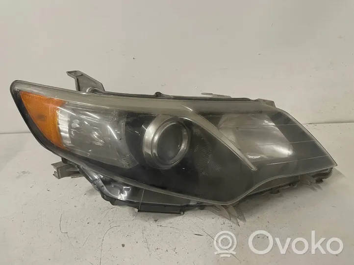 Toyota Camry Lampa przednia 