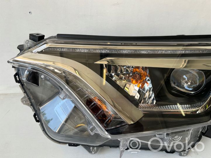 Toyota RAV 4 (XA40) Lampa przednia 