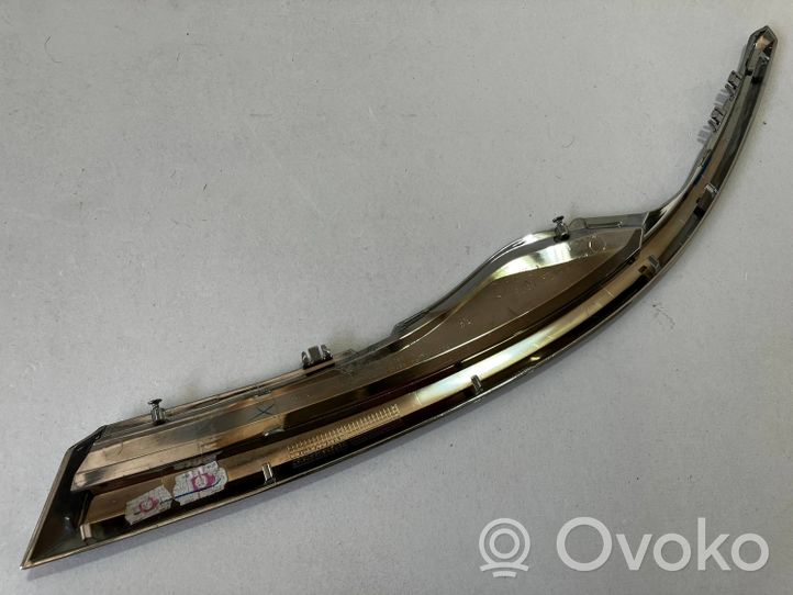 Toyota Auris E180 Rivestimento sotto il faro/fanale 