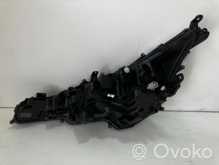 Toyota Corolla E210 E21 Lampa przednia 8111002S60