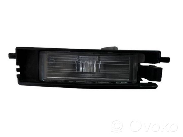Toyota Auris E180 Lampa oświetlenia tylnej tablicy rejestracyjnej 