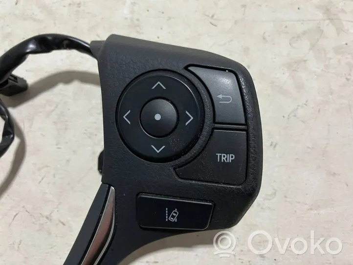 Toyota Auris E180 Interruptores/botones de la columna de dirección 