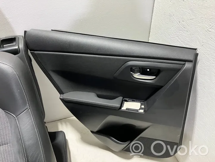 Toyota Auris E180 Seat set 