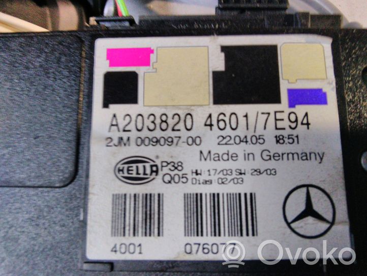 Mercedes-Benz C AMG W203 Priekšējo vietu apgaismojums A2038204601