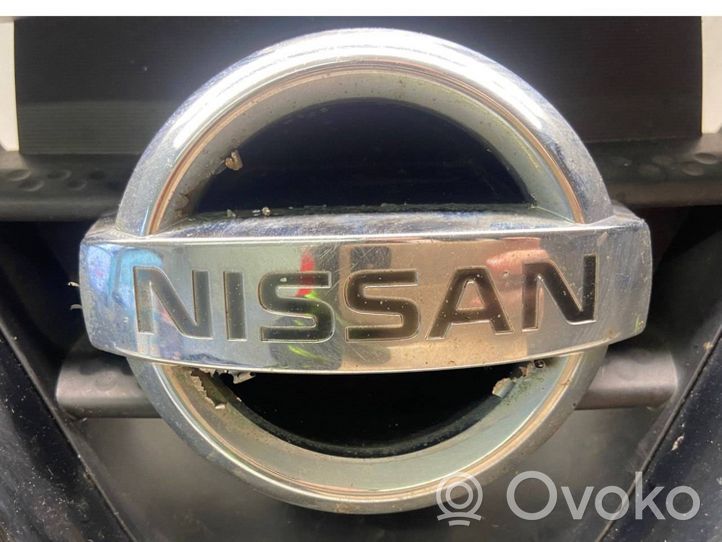 Nissan X-Trail T30 Grille calandre supérieure de pare-chocs avant 623108H700