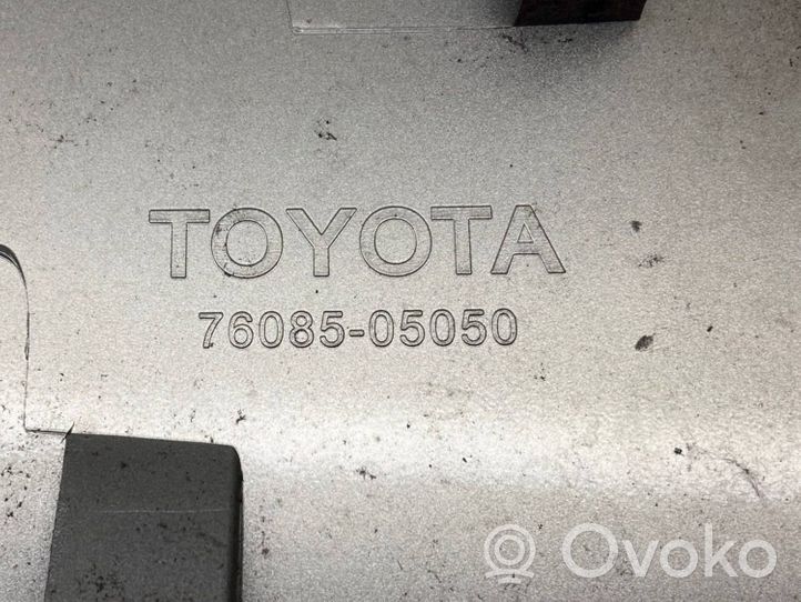 Toyota Avensis T270 Spojler klapy tylnej / bagażnika 7608505050