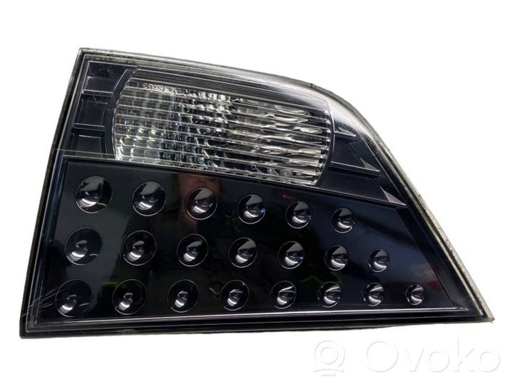 Mitsubishi Outlander Lampy tylnej klapy bagażnika 1146356R