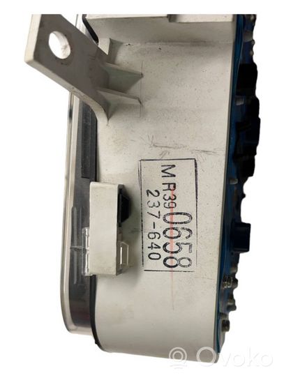 Mitsubishi Colt Compteur de vitesse tableau de bord 769218360